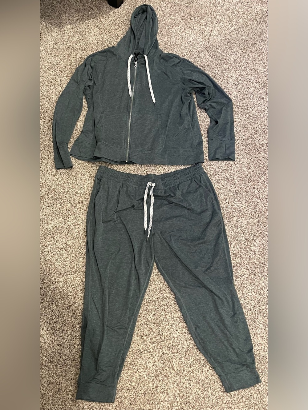 Kirkland Signature Green Hooded Zip Jacket & Drawstring Joggers Set